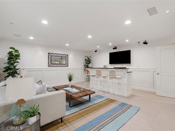 2000 Walnut Avenue, Manhattan Beach CA 90266