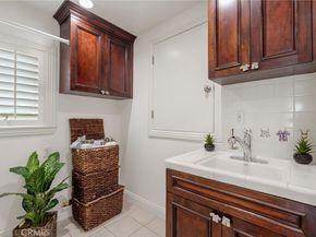 2000 Walnut Avenue, Manhattan Beach CA 90266