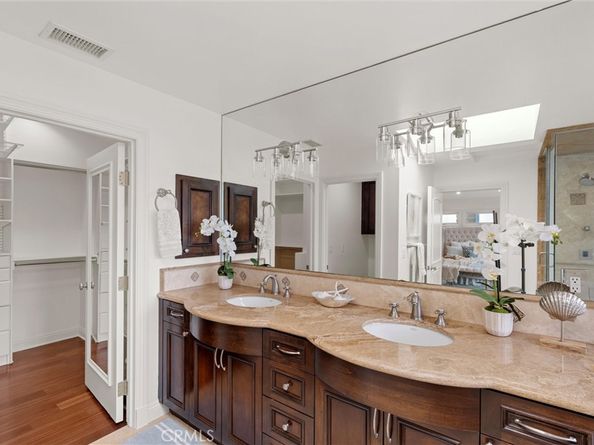 2000 Walnut Avenue, Manhattan Beach CA 90266