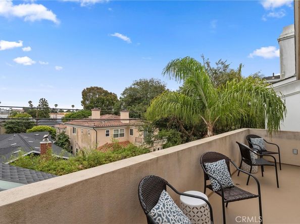 2000 Walnut Avenue, Manhattan Beach CA 90266