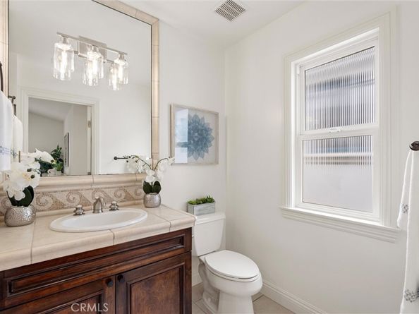 2000 Walnut Avenue, Manhattan Beach CA 90266