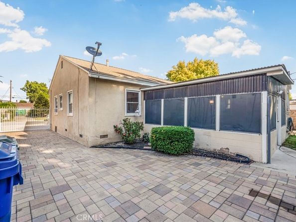 19612 Schoolcraft, Reseda CA 91335