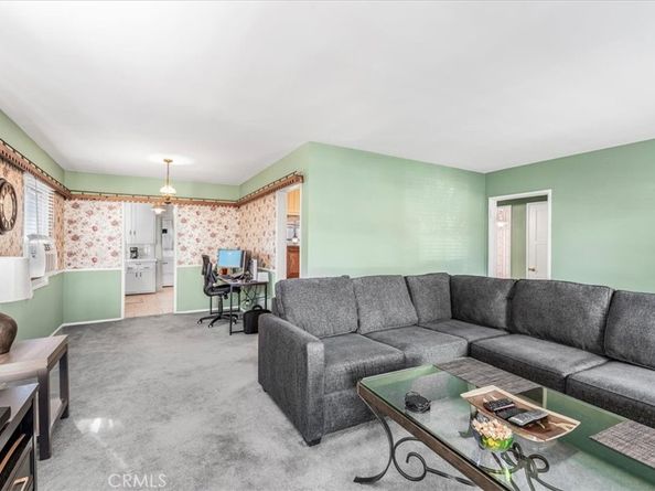 19612 Schoolcraft, Reseda CA 91335