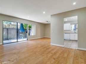 18350 Hatteras 123, Tarzana CA 91356