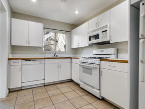 18350 Hatteras 123, Tarzana CA 91356