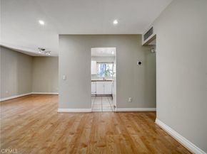 18350 Hatteras 123, Tarzana CA 91356