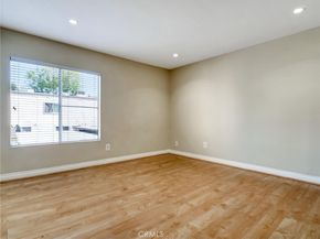 18350 Hatteras 123, Tarzana CA 91356