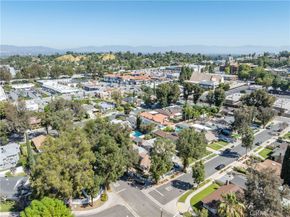 20935 Avenue San Luis, Woodland Hills CA 91364