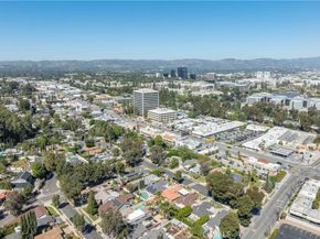 20935 Avenue San Luis, Woodland Hills CA 91364