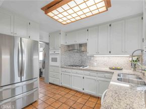 20935 Avenue San Luis, Woodland Hills CA 91364