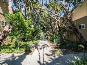 11138 Aqua Vista Street 49, Studio City CA 91602