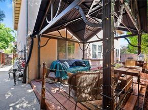8501 Browns Creek Ln, Canoga Park CA 91304
