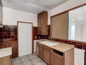 1021 W 48th, Los Angeles CA 90037