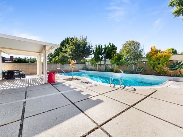 3561 Fela, Long Beach CA 90808