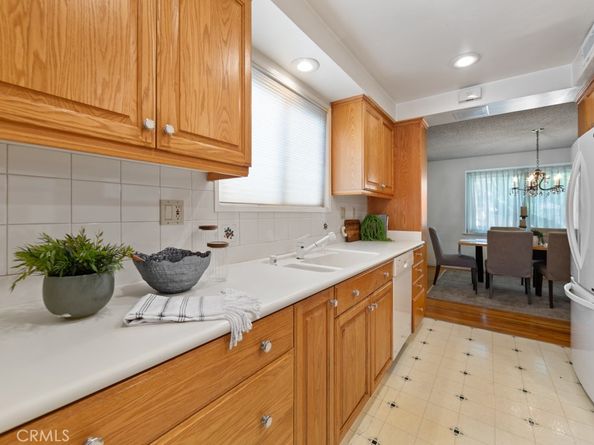 3561 Fela, Long Beach CA 90808