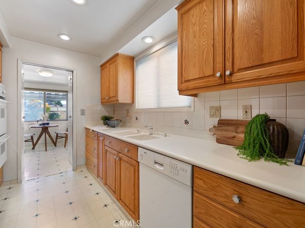 3561 Fela, Long Beach CA 90808