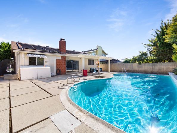 3561 Fela, Long Beach CA 90808