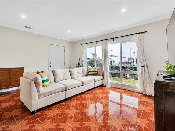 5864 Bonsallo Avenue, Los Angeles CA 90044