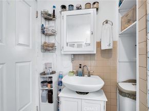 5864 Bonsallo Avenue, Los Angeles CA 90044