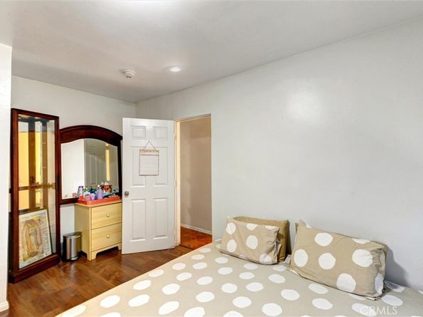 5864 Bonsallo Avenue, Los Angeles CA 90044