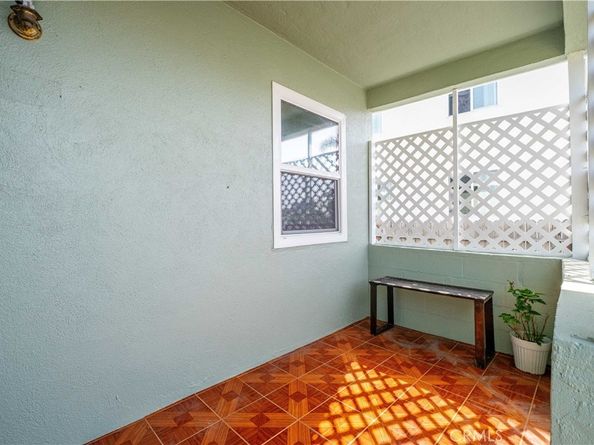 5864 Bonsallo Avenue, Los Angeles CA 90044