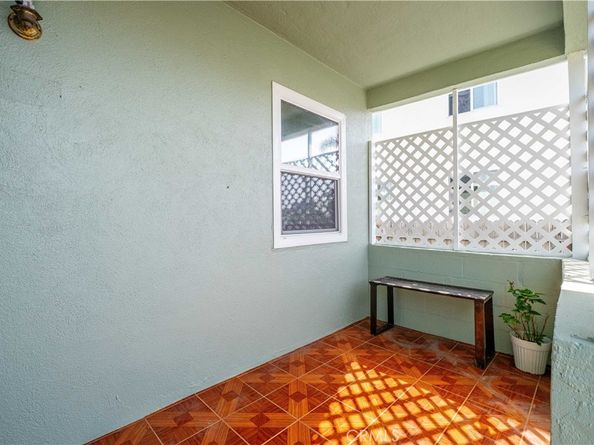 5864 Bonsallo Avenue, Los Angeles CA 90044