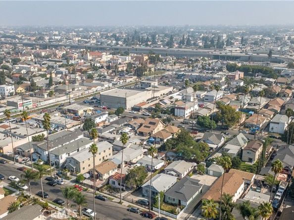 5864 Bonsallo Avenue, Los Angeles CA 90044