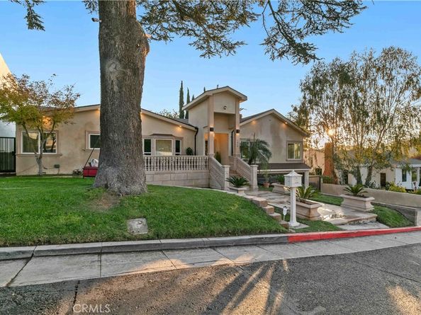 1824 Crestmont Court, Glendale CA 91208