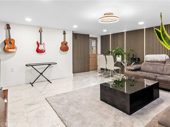 1824 Crestmont Court, Glendale CA 91208