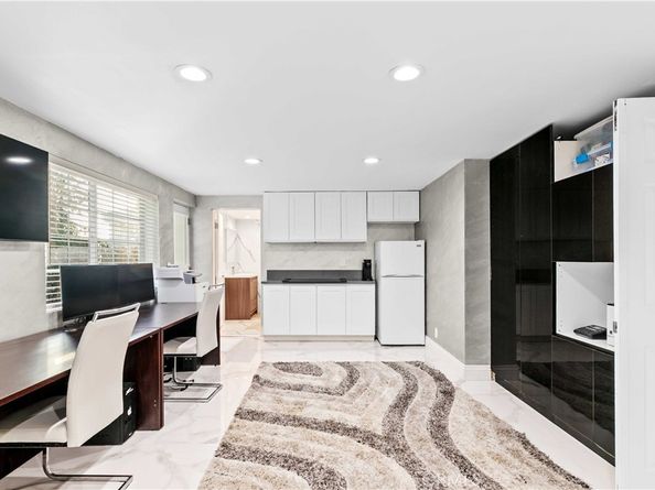 1824 Crestmont Court, Glendale CA 91208