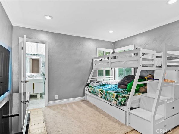 1824 Crestmont Court, Glendale CA 91208