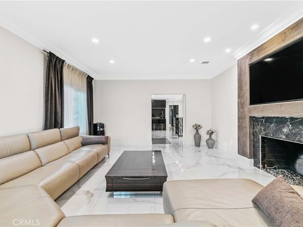 1824 Crestmont Court, Glendale CA 91208