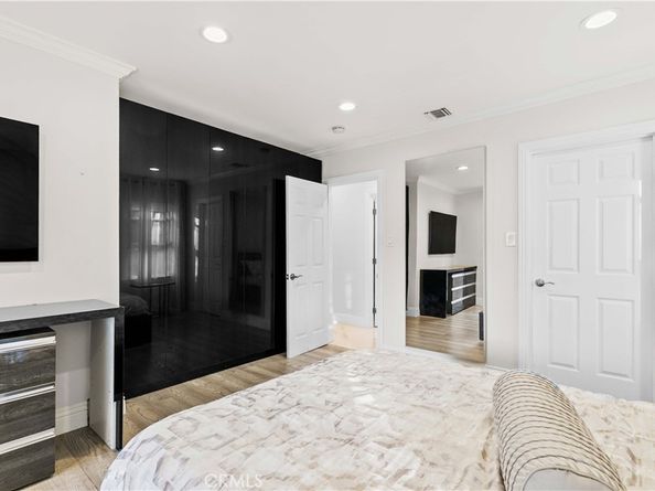 1824 Crestmont Court, Glendale CA 91208