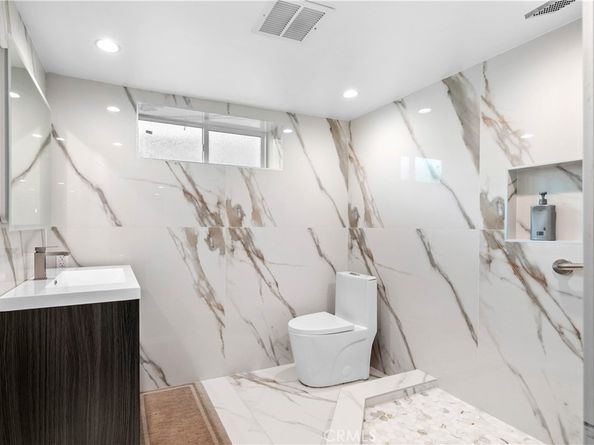 1824 Crestmont Court, Glendale CA 91208