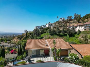1218 E Tujunga Avenue
