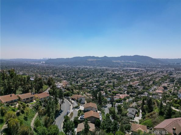 1218 E Tujunga Avenue, Burbank CA 91501