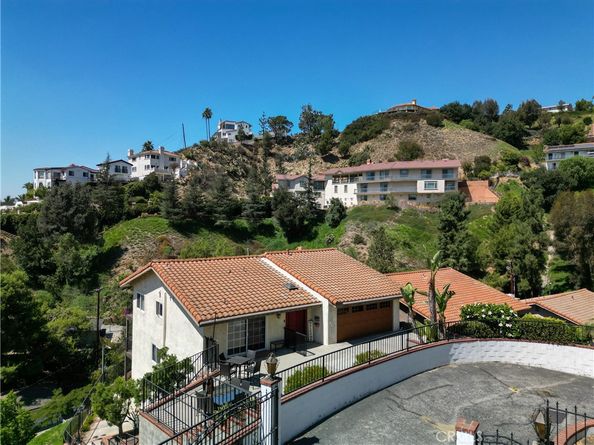 1218 E Tujunga Avenue, Burbank CA 91501