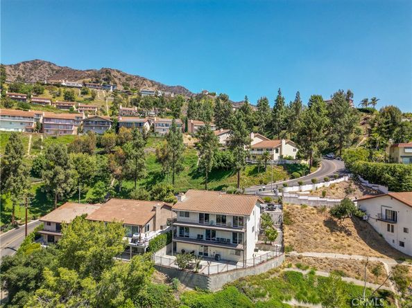1218 E Tujunga Avenue, Burbank CA 91501