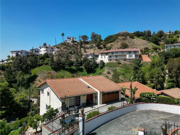 1218 E Tujunga Avenue, Burbank CA 91501