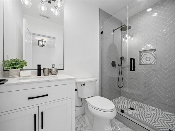 1027 S Lucerne Boulevard, Los Angeles CA 90019