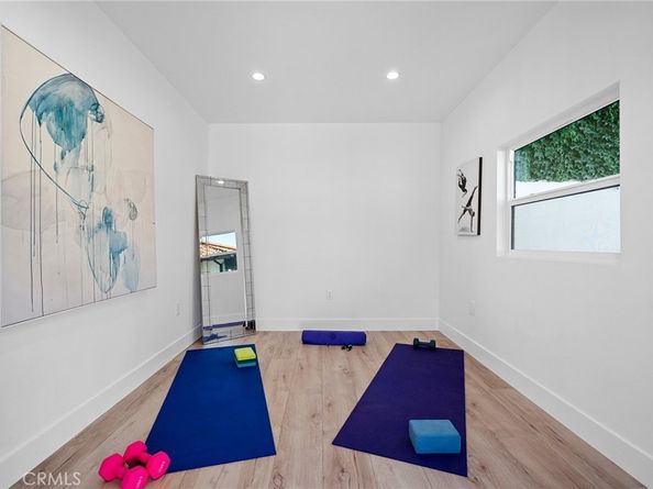 1027 S Lucerne Boulevard, Los Angeles CA 90019