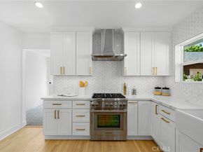 1027 S Lucerne Boulevard, Los Angeles CA 90019