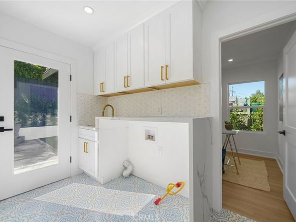 1027 S Lucerne Boulevard, Los Angeles CA 90019