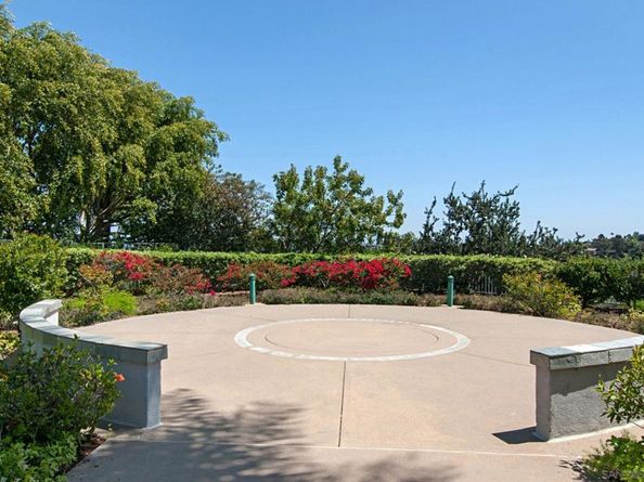 6013 Oakgate Row, La Jolla CA 92037