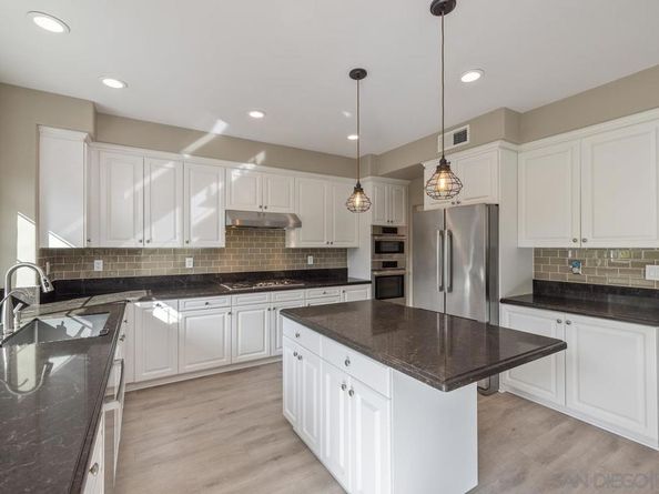 6013 Oakgate Row, La Jolla CA 92037