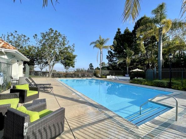6013 Oakgate Row, La Jolla CA 92037