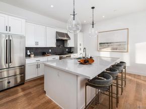 1041 Van Nuys St, San Diego CA 92109