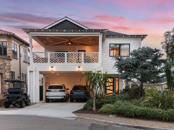 1041 Van Nuys St