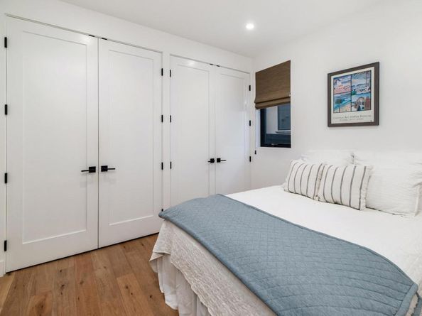 1041 Van Nuys St, San Diego CA 92109