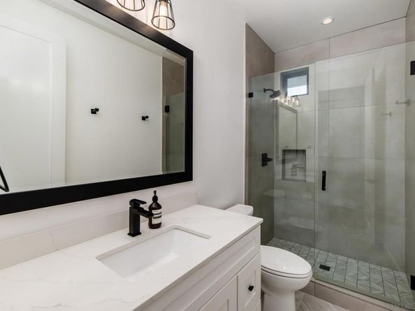 1041 Van Nuys St, San Diego CA 92109